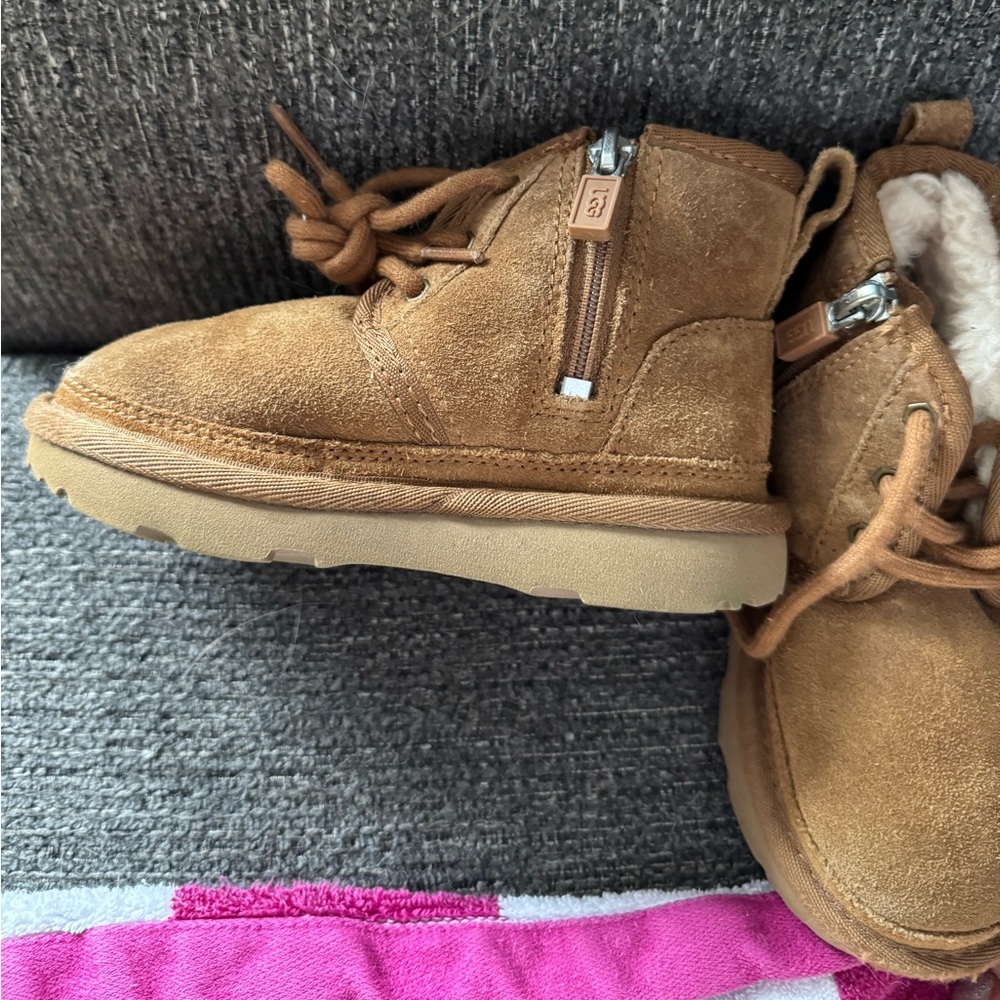 Toddler Chestnut Neumel II UGGS size 9